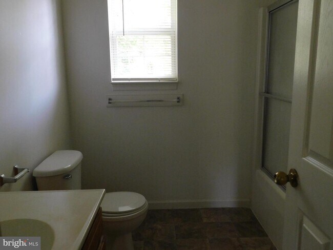 Building Photo - 506 Ridgefield Ave