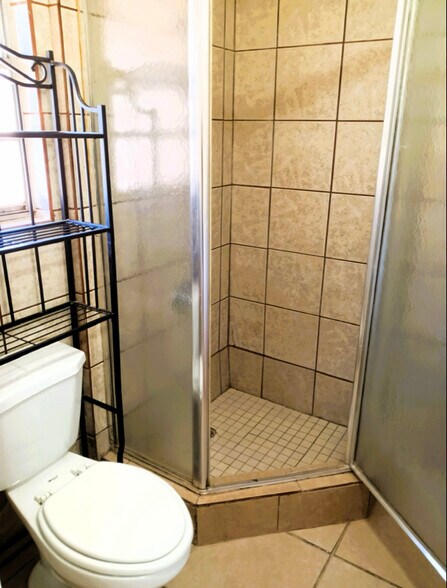 Building Photo - 1112 Autumn Oak Dr