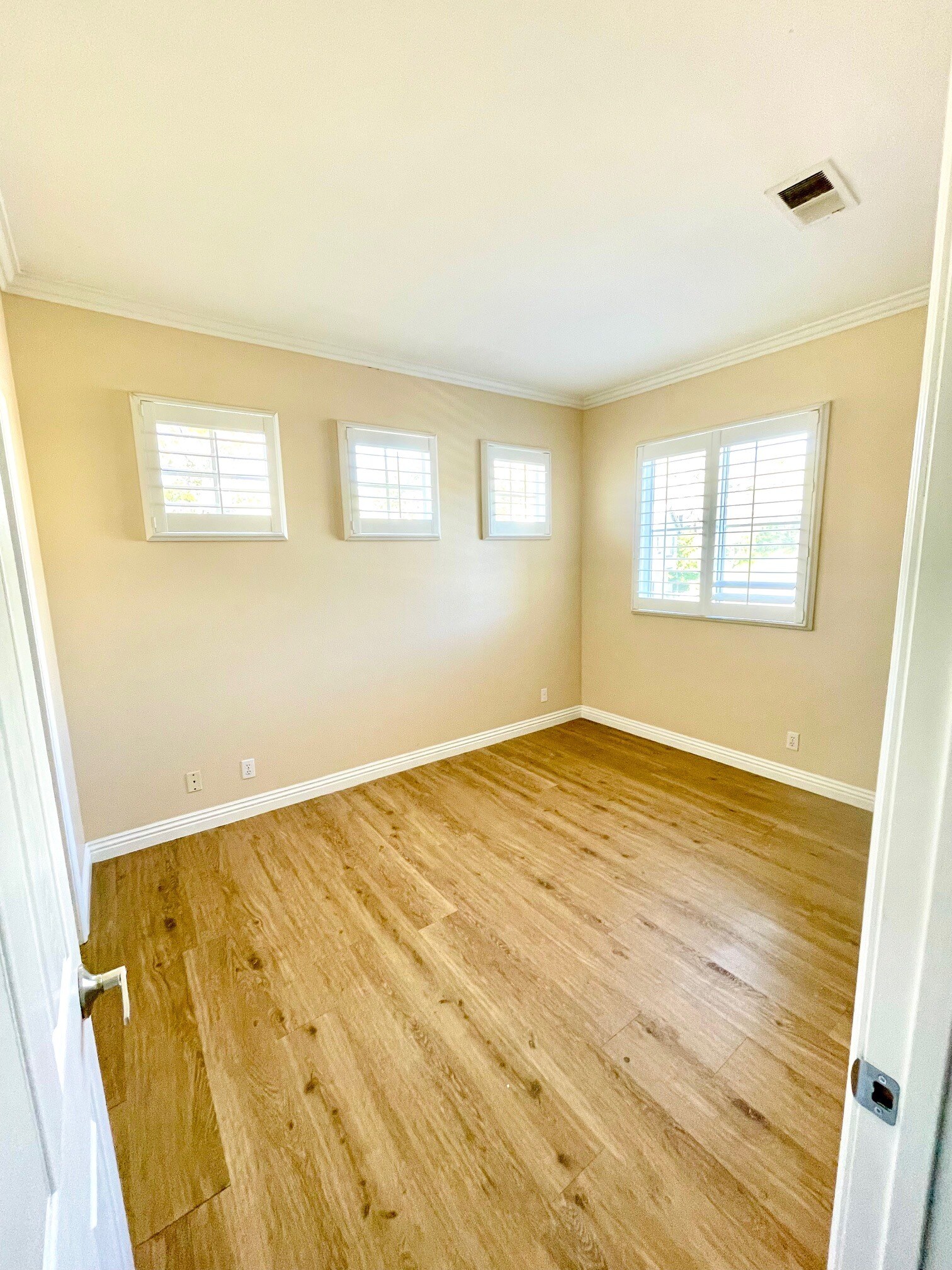 Building Photo - 40 Mesquite