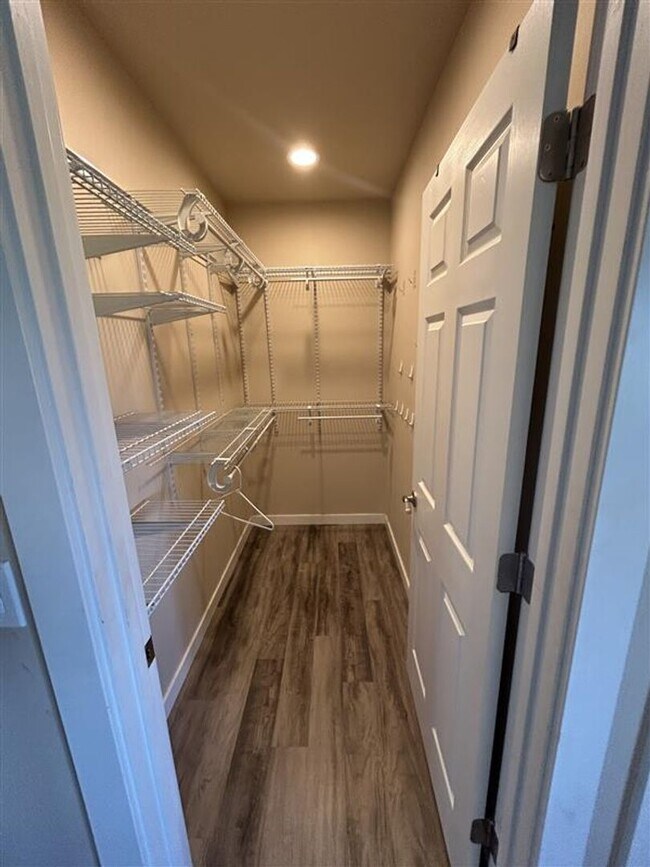 Building Photo - 211 Baker St