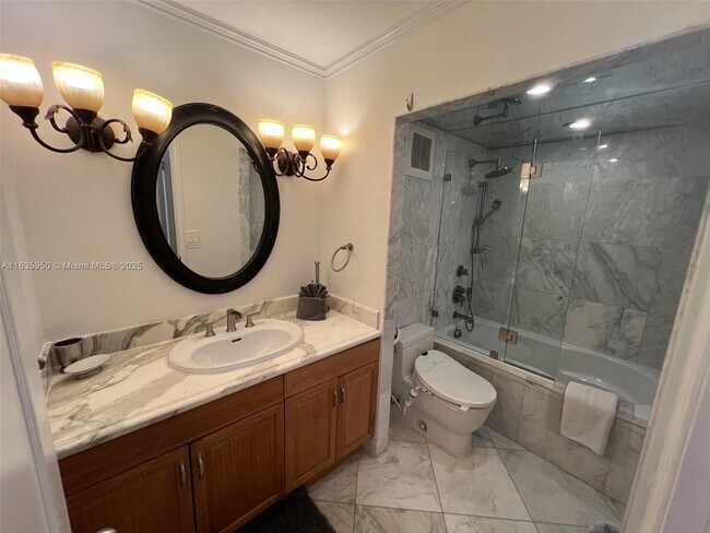 Building Photo - 100 Lincoln Rd