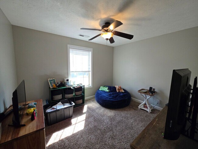 Building Photo - Charming 2-Story Home Available This Novem...