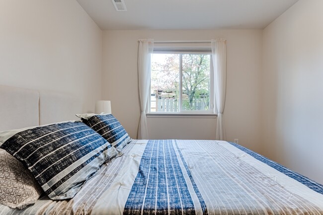 Building Photo - 1526 McKinley St