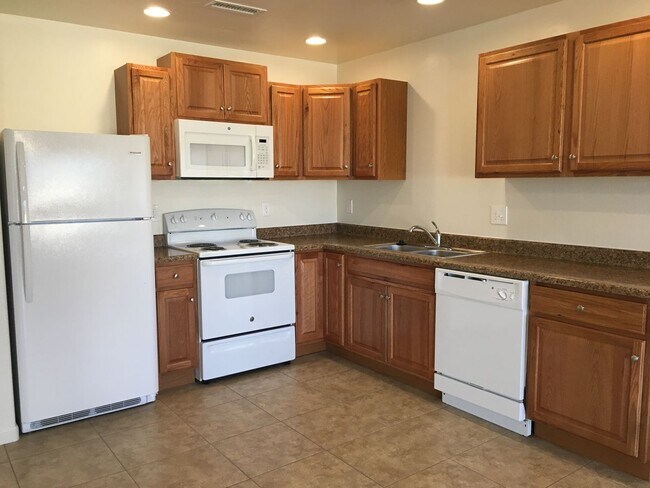 Building Photo - 4483 N Miner Rd
