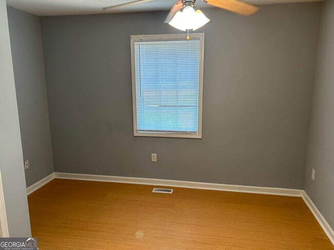 Building Photo - 355 Tall Tree Rd