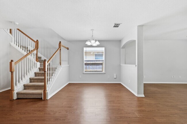 Building Photo - Spacious Two-Story Home in Prime Laurel Canyon Location