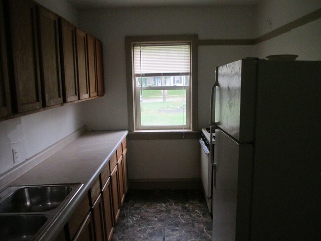 Building Photo - 3112 W. Glendale Ave - 1 Bedroom Lower