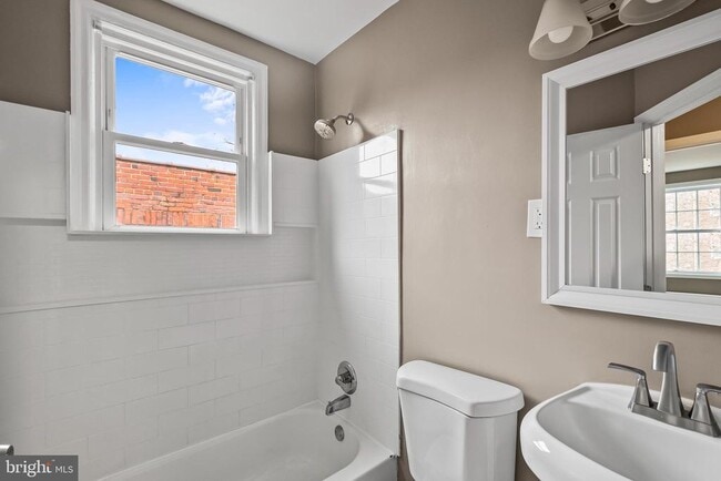 Building Photo - 2412 18th St SE