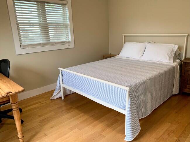 Building Photo - 220 Veranda St