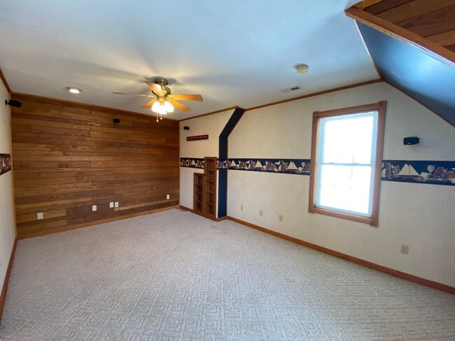 Building Photo - Great location In Mechanicsville! Three bedrooms plus bonus room/fourth bedroom, 2.5 baths and ga...