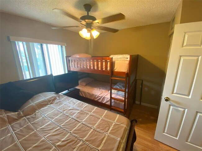 Building Photo - 821 Sky Pine Way