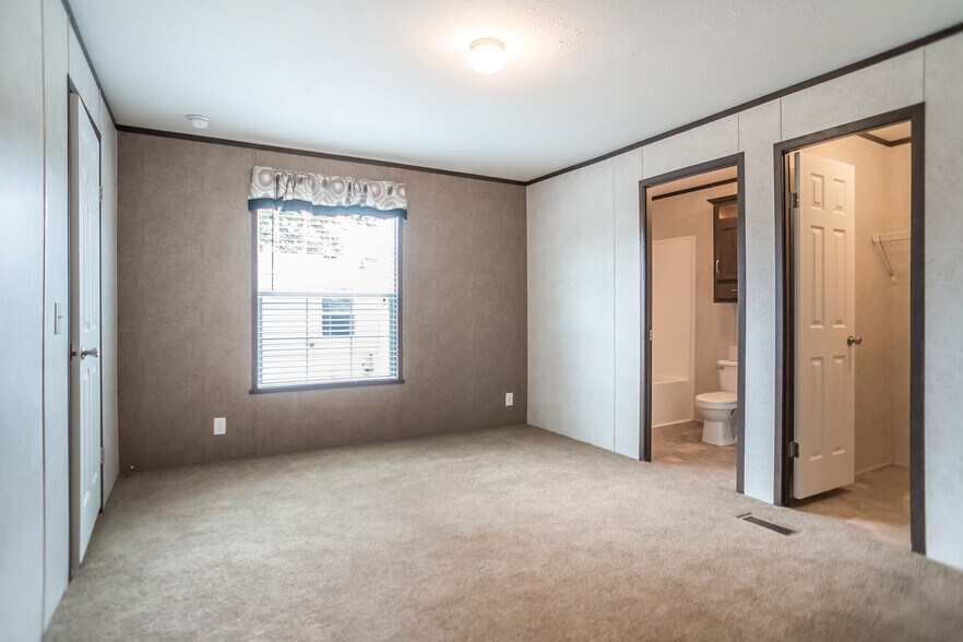 Building Photo - 2251 Wellington Green Dr