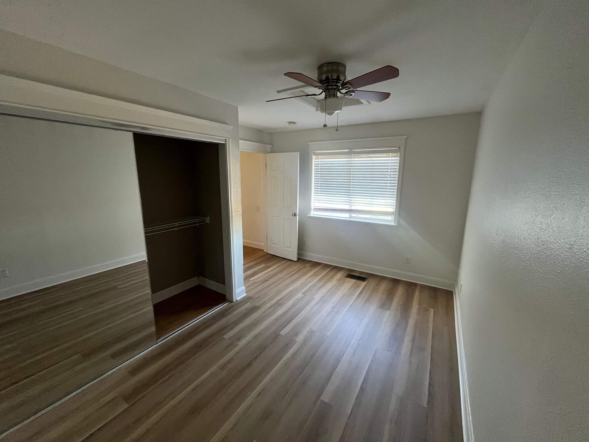 Building Photo - 705 Summer Cir