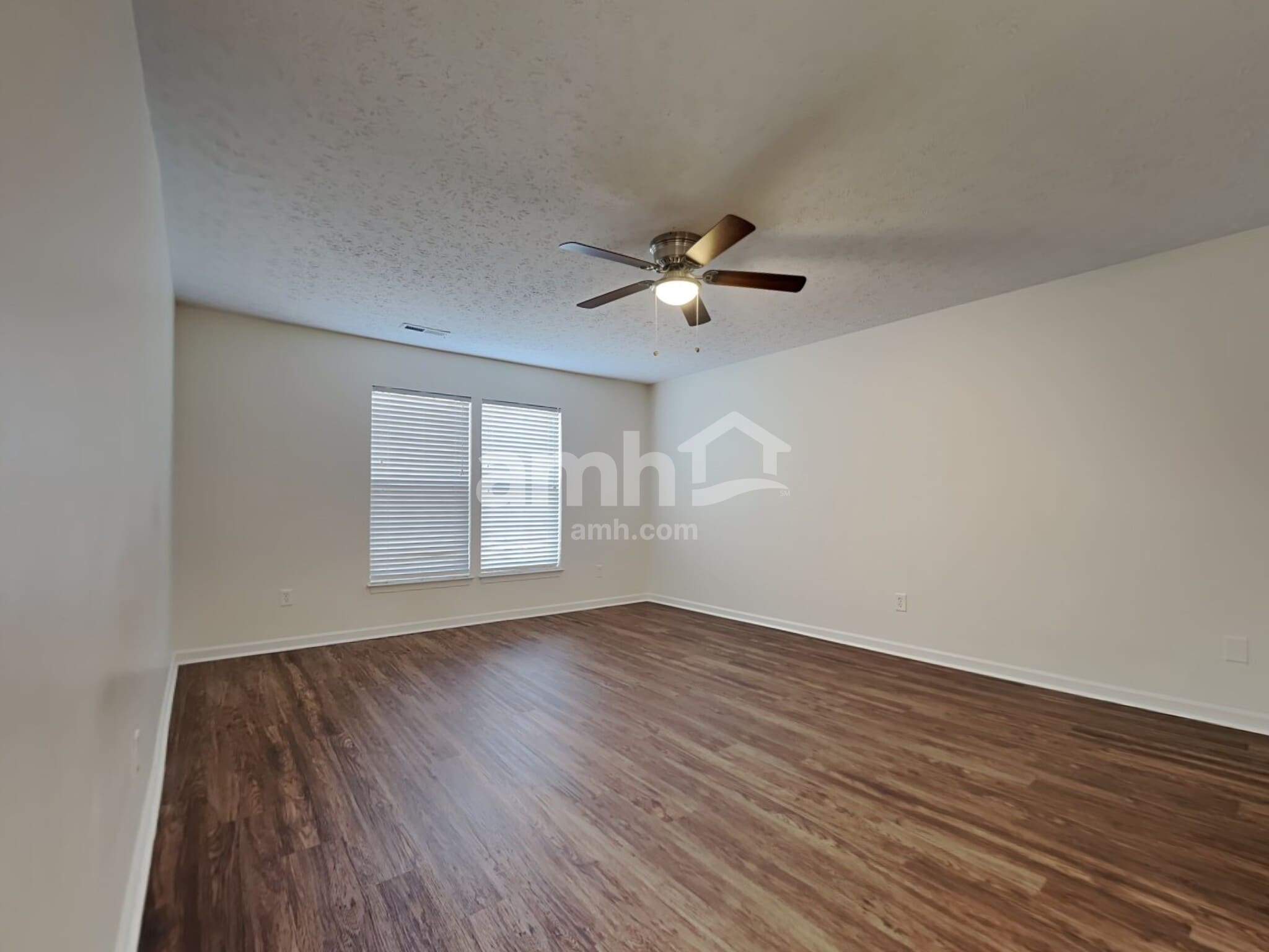 Building Photo - 922 Whispering Pine Way