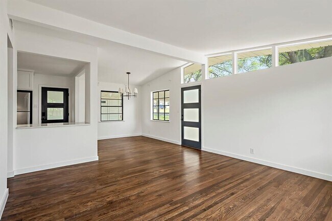 Building Photo - 1207 Ridgemont Dr