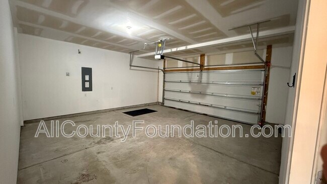 Building Photo - 104 Whisper Dr
