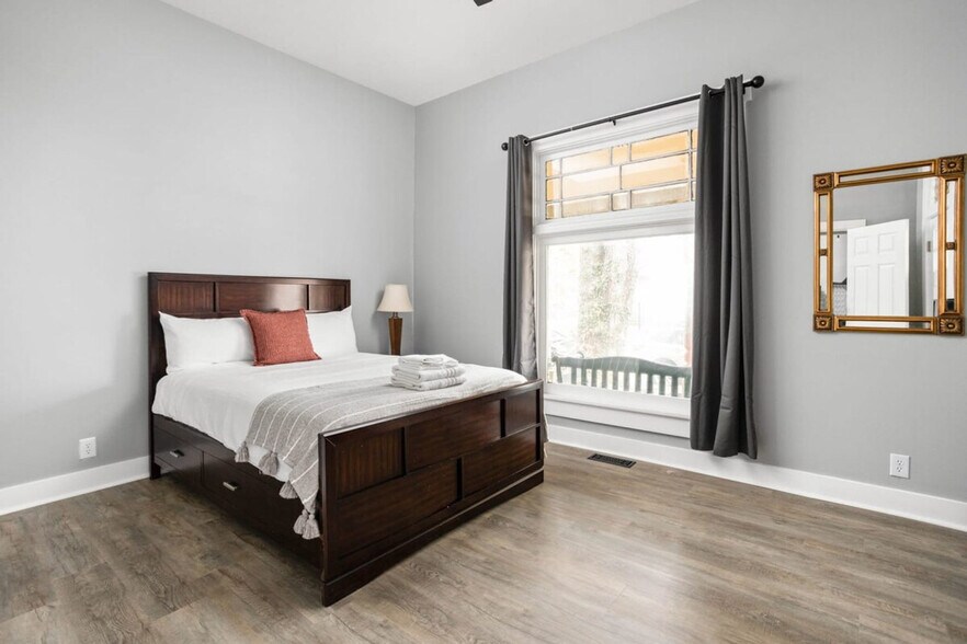 Building Photo - 848 Camp St