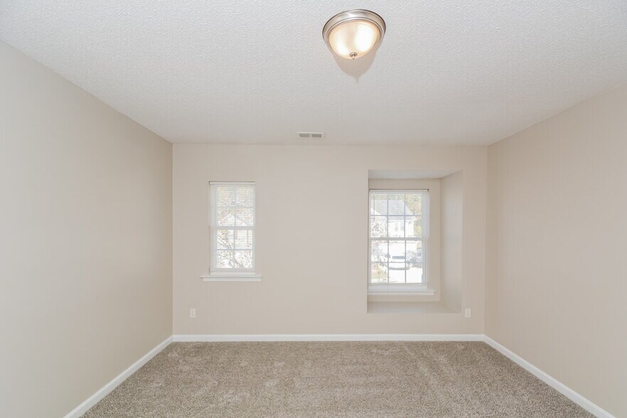 Building Photo - 6011 Paducah Dr