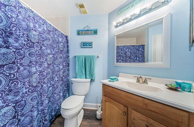 Building Photo - 6100 Bahia Del Mar Cir N