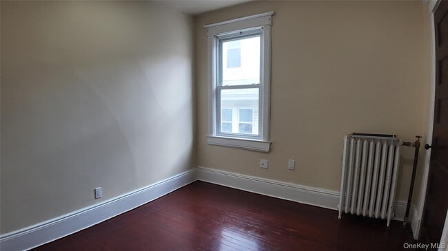 Building Photo - 8 Morris Crescent