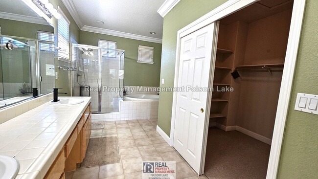 Building Photo - 5 Bedroom Carmichael Home + Large Bonus Room | 3-Car Garage & RV/Boat Parking