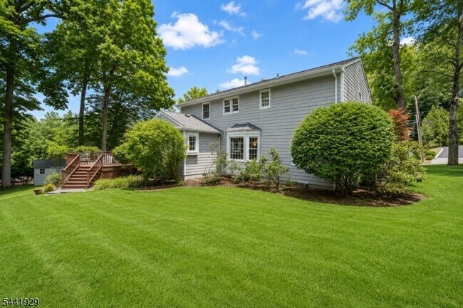 Building Photo - 69 Penwood Dr