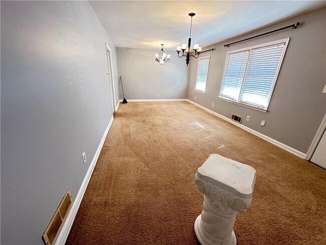 Building Photo - 364 Navarre Dr