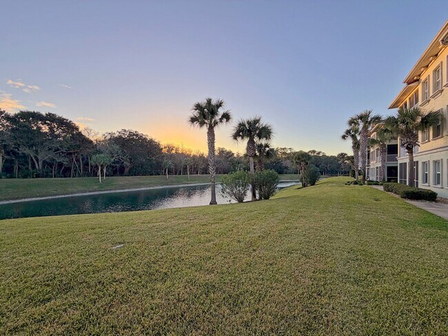 Building Photo - Fully Furnished 3/2 Condo In Canopy Walk with great amenities!