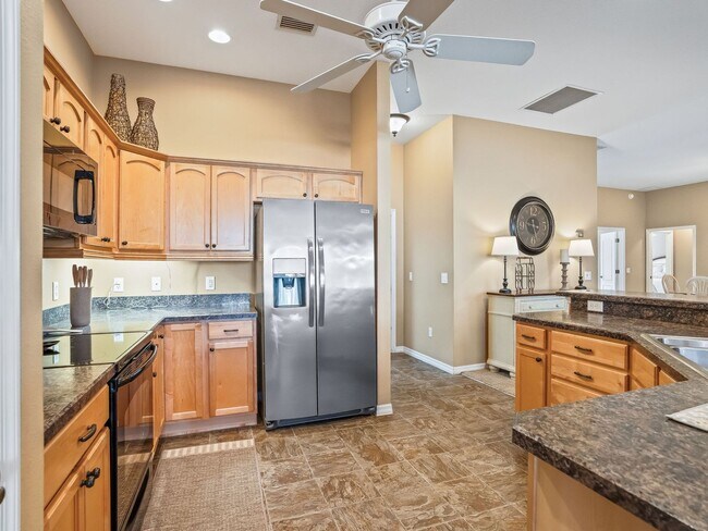 Building Photo - 3 bedroom 2 bath designer home