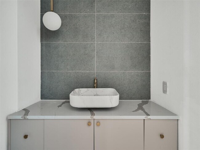 Building Photo - 2100 Bighorn