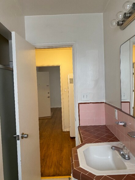 Building Photo - 228 Idaho Ave