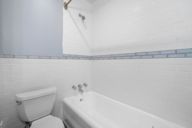 Building Photo - 304 S Kenilworth Ave