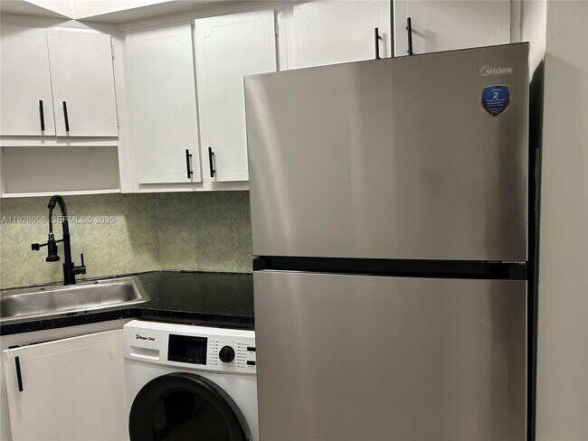 Building Photo - 335 SW 20th St