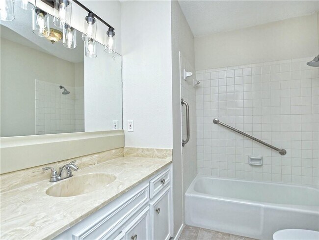 Building Photo - 604 Hill Cove