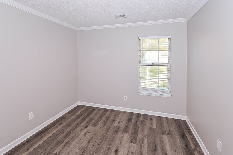 Building Photo - 9846 Riggan Dr
