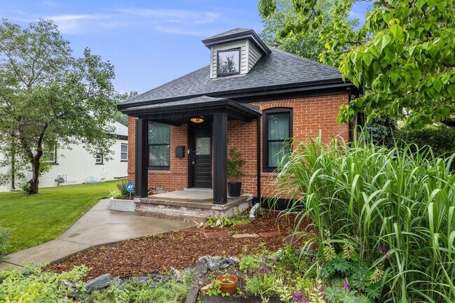Building Photo - Charming 2BR House in Denver