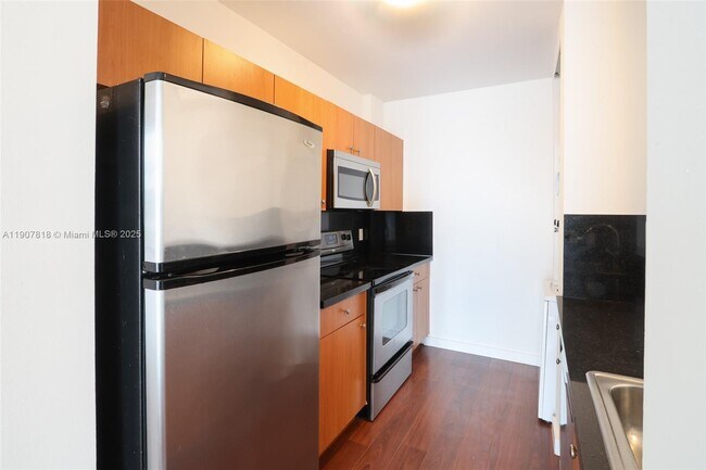 Building Photo - 2200 NE 4th Ave