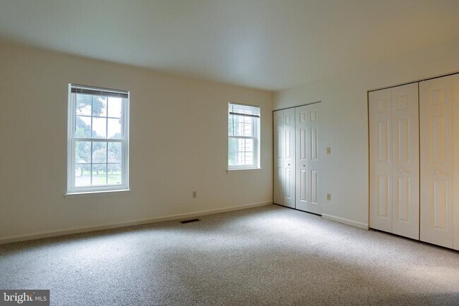 Building Photo - 730 Cambridge Ct