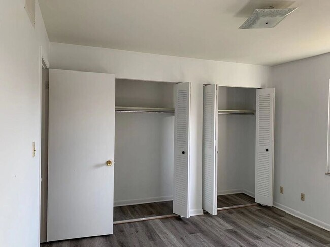 Building Photo - 1635 S Dorchester Dr