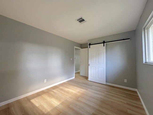 Building Photo - 5200 Mapleridge Dr