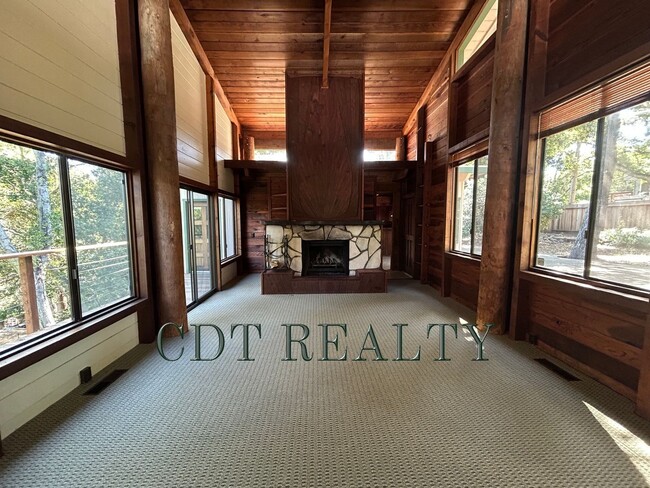 Building Photo - 3BR/ 2BA CARMEL VALLEY RETREAT