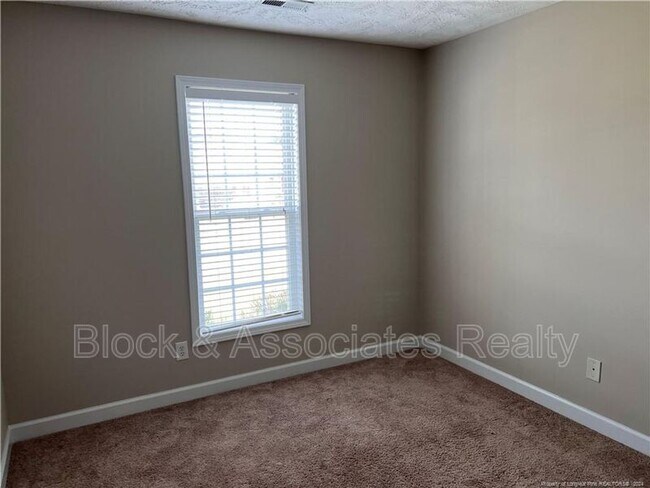 Building Photo - 1465 Avoncroft Dr