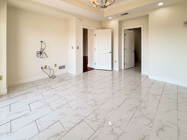 Building Photo - A 2 BR Lifestyle of Luxury at One Vinings Mountain!