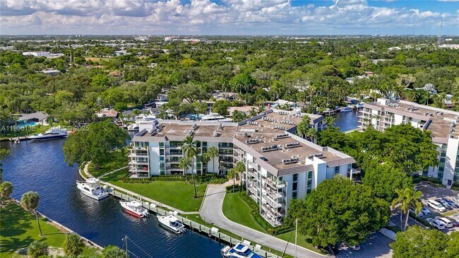 Building Photo - 1350 River Reach Dr