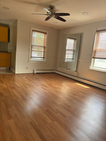 Primary Photo - 18 Plimpton Ave