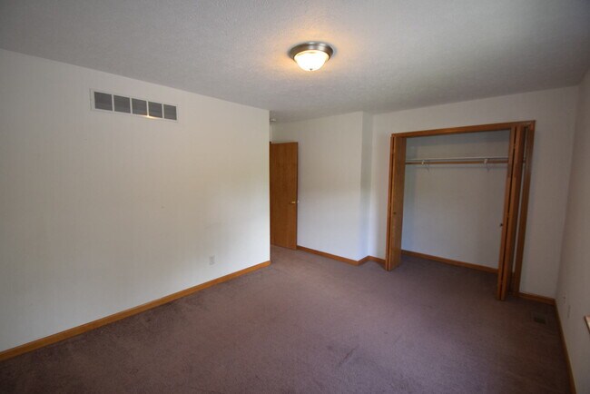 Building Photo - 673 Wood St
