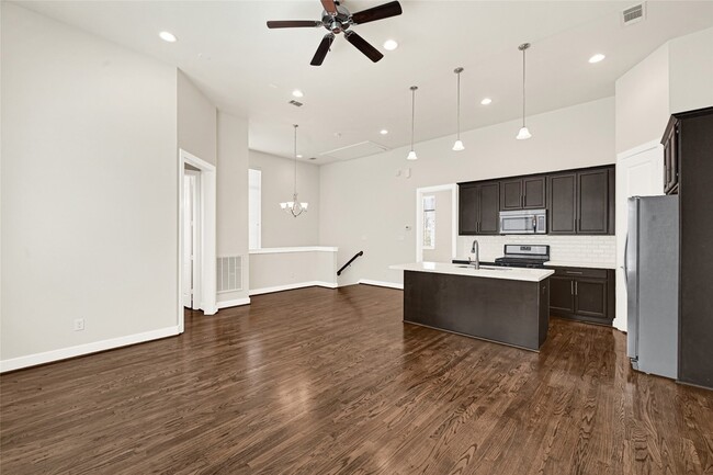 Building Photo - 72 N Hutcheson St