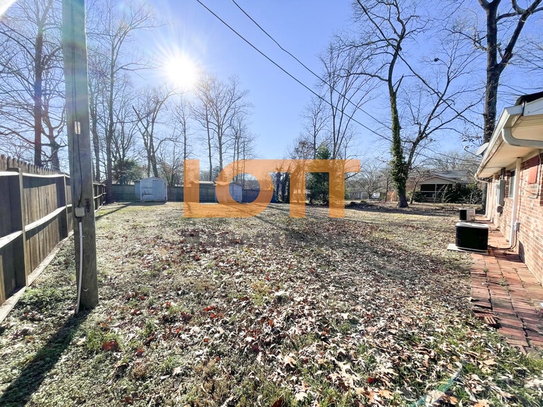 Building Photo - 2404 E Lee Rd