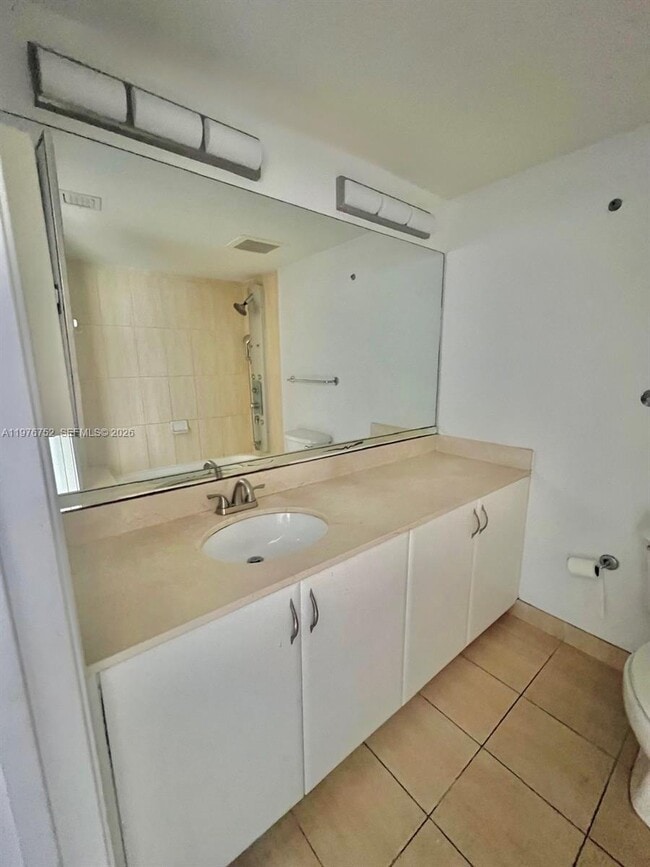 Building Photo - 1750 N Bayshore Dr