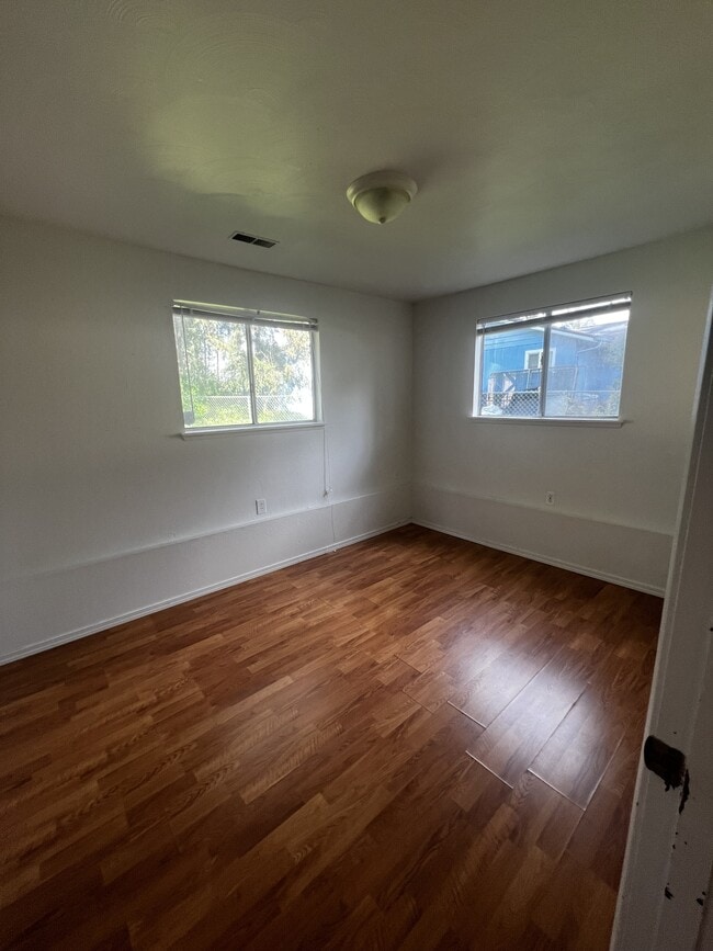 Building Photo - 41 E Alder Place East